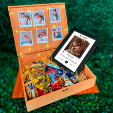 Carregar imagem no visualizador da galeria, Cesta Romântica (Fascínio) + Quadro Spotify + Fotos Polaroid