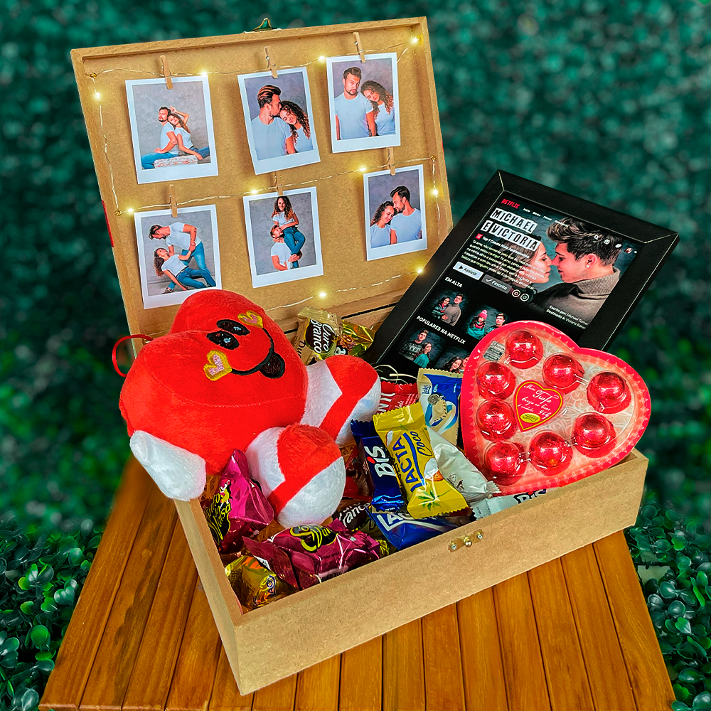 Cesta Romântica (Magna) + Quadro Netflix + Fotos Polaroid