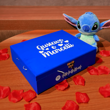 Carregar imagem no visualizador da galeria, Cesta Romântica (Lilo &amp; Stitch) + Quadro Spotify + Fotos Polaroid
