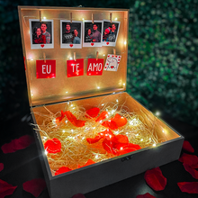 Carregar imagem no visualizador da galeria, Cesta Romântica (Chocolove) + Quadro Netflix + Fotos Polaroid
