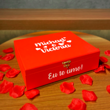 Carregar imagem no visualizador da galeria, Cesta Romântica (Encanto) + Quadro Netflix + Fotos Polaroid
