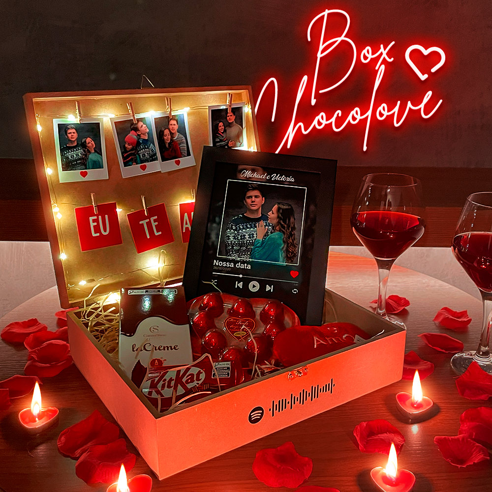 Cesta Romântica (Chocolove) + Quadro Spotify + Fotos Polaroid