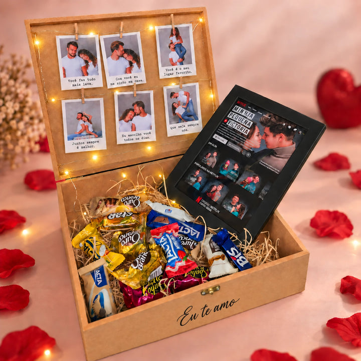 Cesta Romântica Personalizada com Quadro, Fotos Polaroid e Chocolates | Fascínio